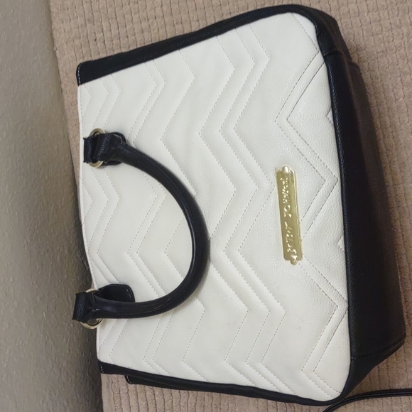 Betsey Johnson Chevron Satchel & Pouch - Picture 6 of 14